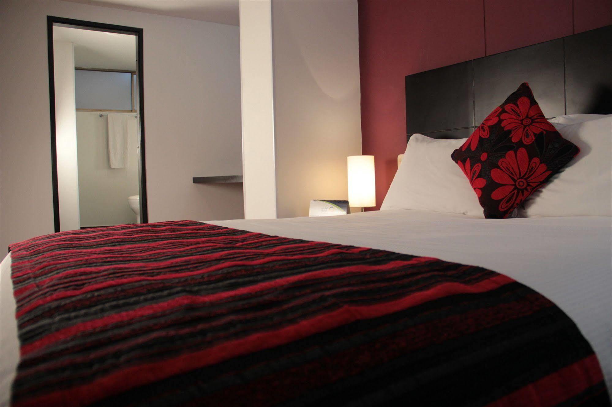 Hotel Confort 80 Zona Rosa Богота Номер фото